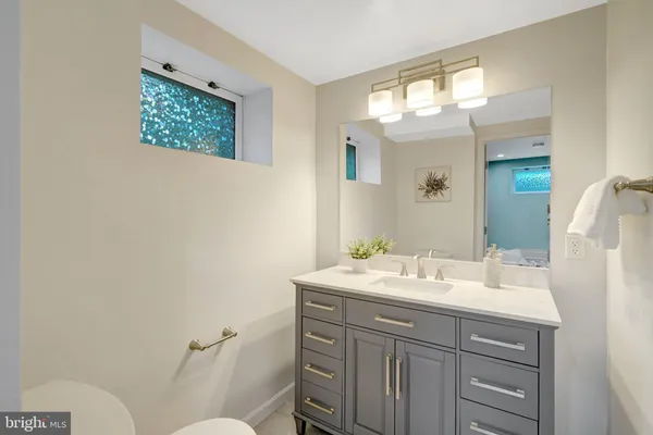 $885,000 | 7627 Luton Place, Alexandria, VA 22315