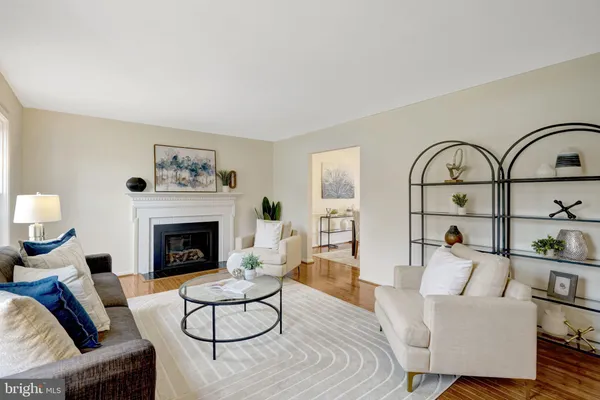 $885,000 | 7627 Luton Place, Alexandria, VA 22315