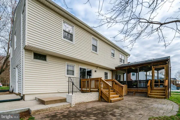 $885,000 | 7627 Luton Place, Alexandria, VA 22315