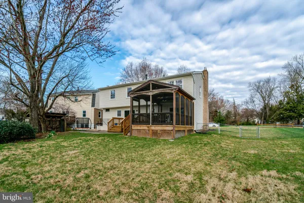 $885,000 | 7627 Luton Place, Alexandria, VA 22315