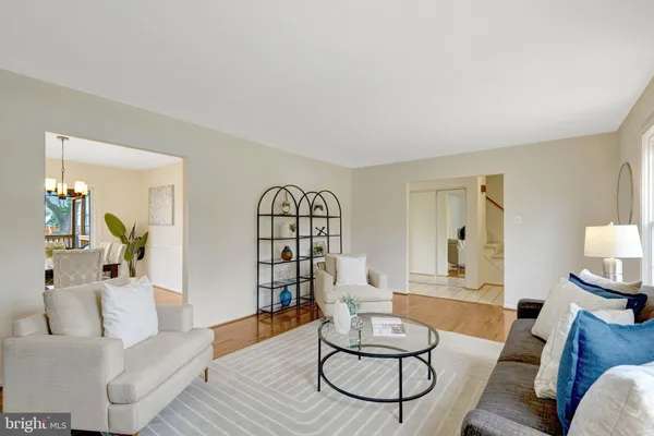 $885,000 | 7627 Luton Place, Alexandria, VA 22315