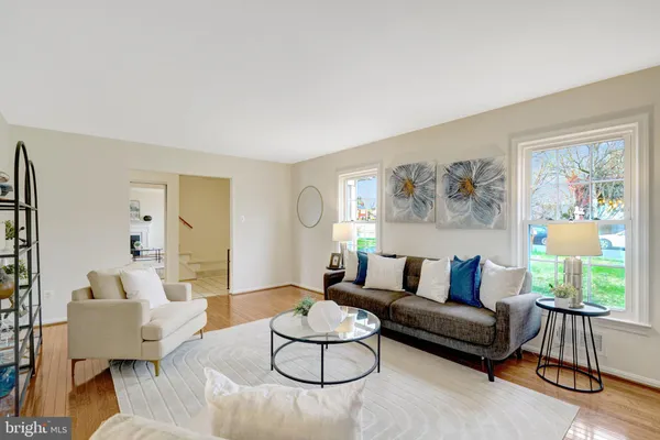 $885,000 | 7627 Luton Place, Alexandria, VA 22315