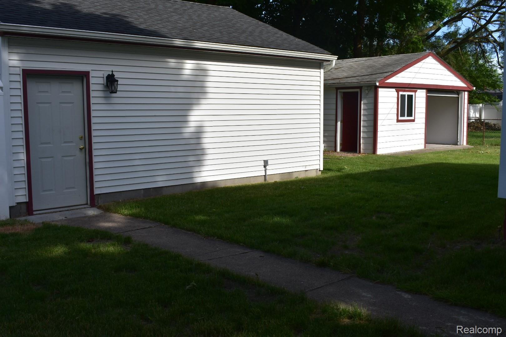 6505 Pelham Road Allen Park, MI 48101 - Photo 9 of 31 DSC_0159.JPG