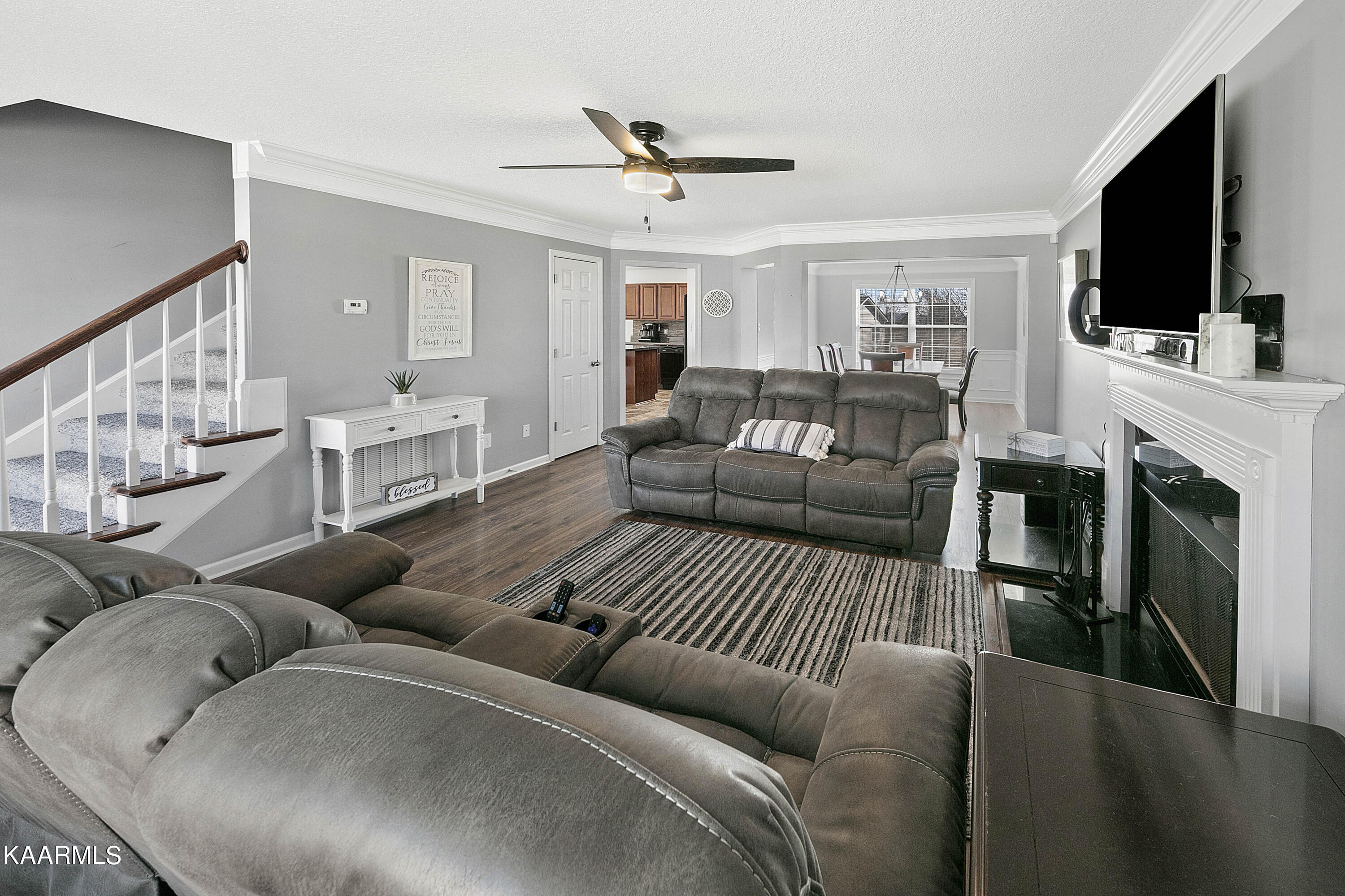 1833 Turning Point Road Powell, TN 37849 - Photo 5 of 27 Living Room