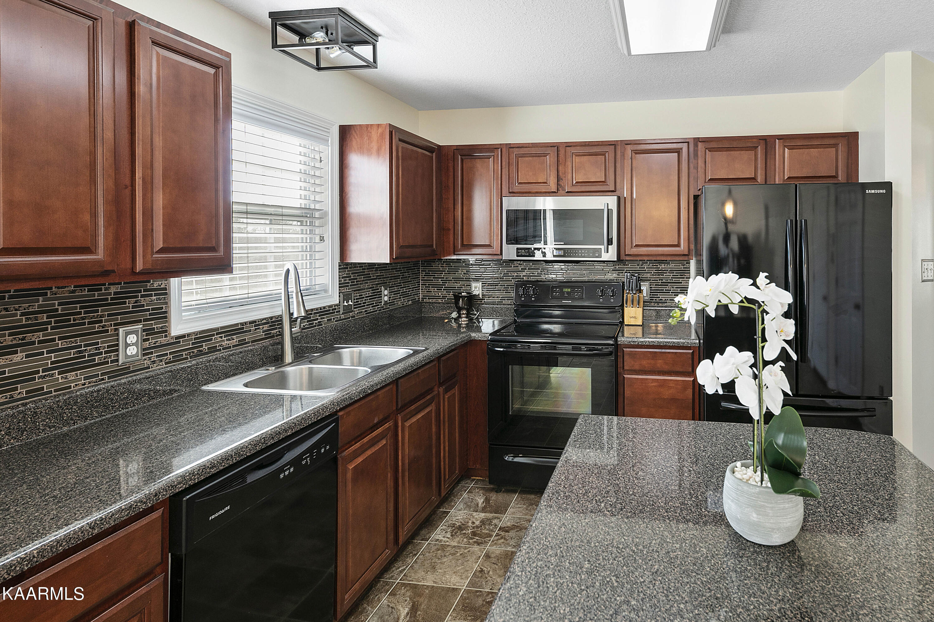1833 Turning Point Road Powell, TN 37849 - Photo 9 of 27 Kitchen