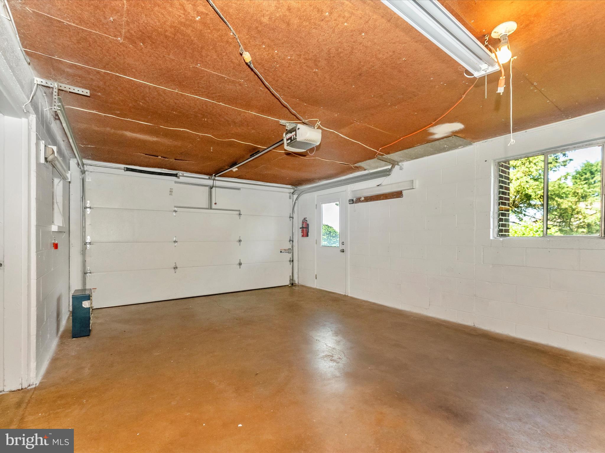9618 Hall Road Frederick, MD 21701 - Photo 34 of 53 Garage