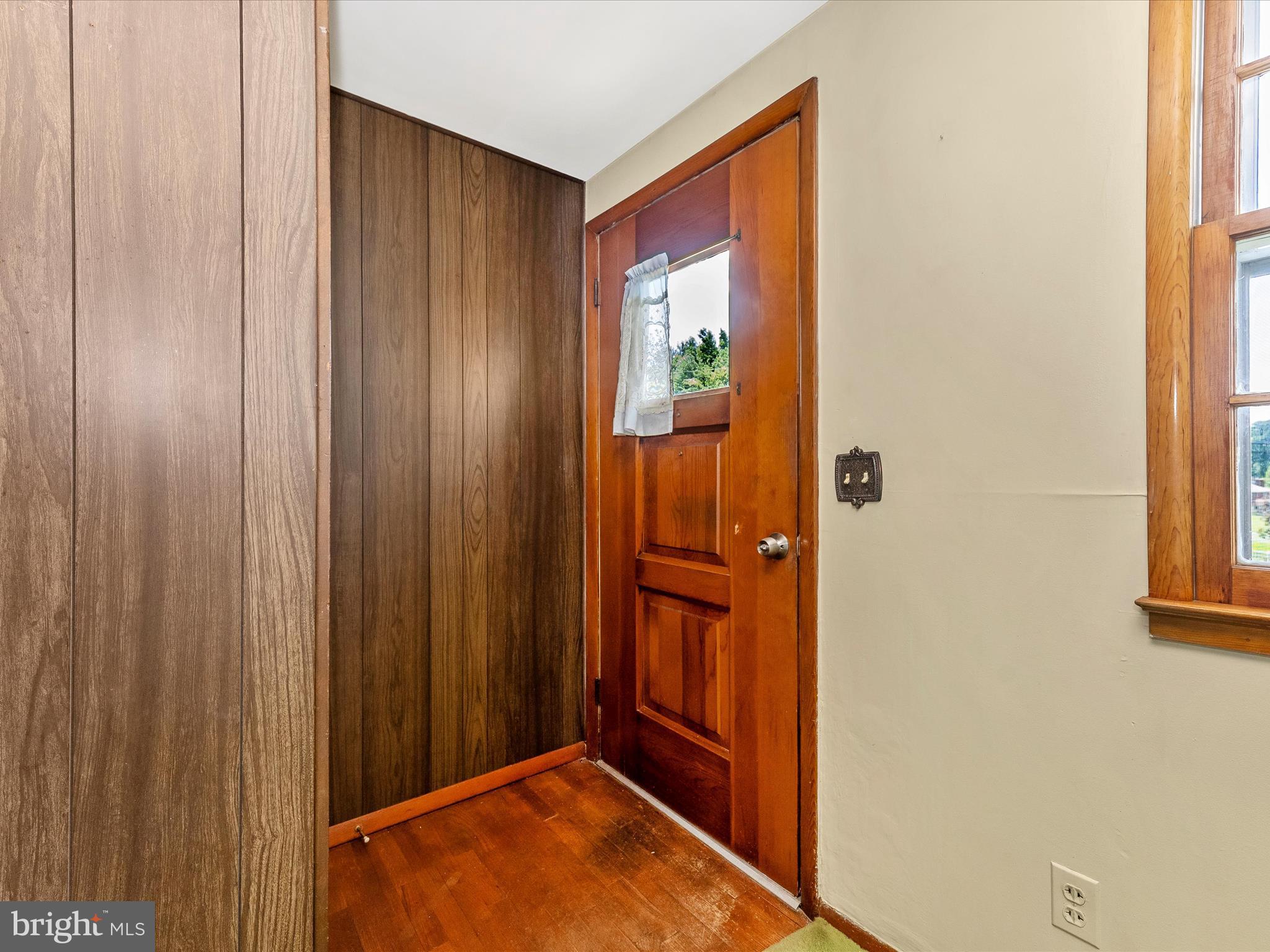 9618 Hall Road Frederick, MD 21701 - Photo 4 of 53 Foyer