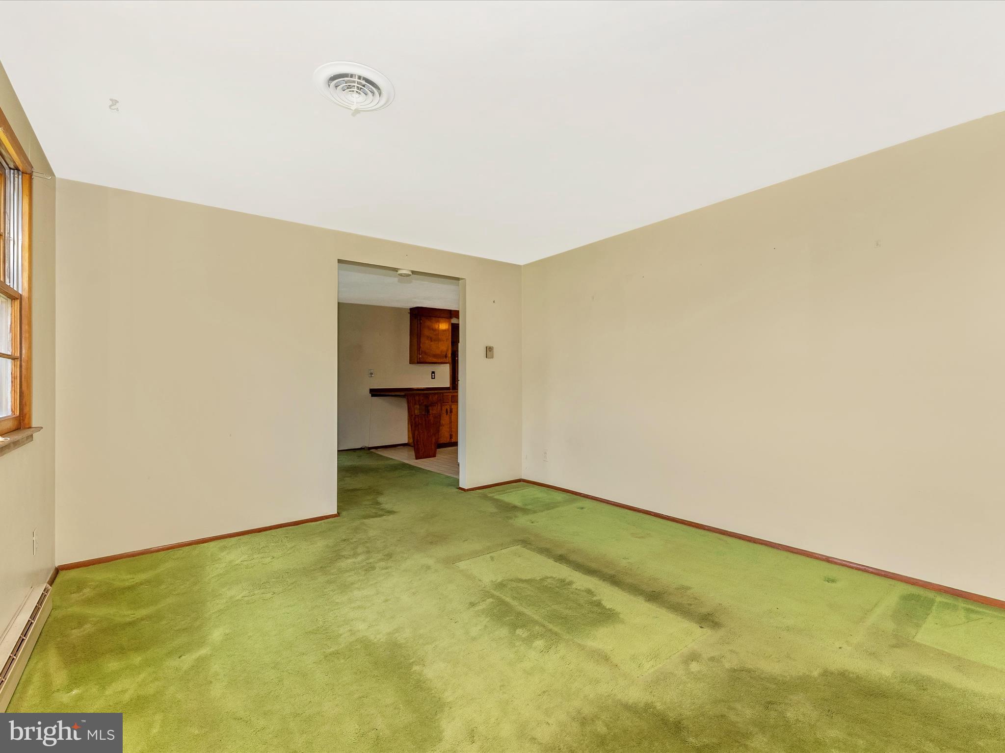 9618 Hall Road Frederick, MD 21701 - Photo 5 of 53 Living Room