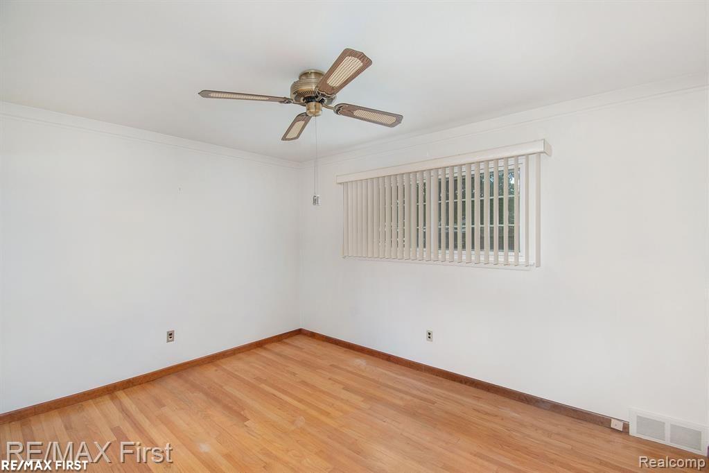 18115 Davidson Road Fraser, MI 48026 - Photo 10 of 19 50059319-9.JPG