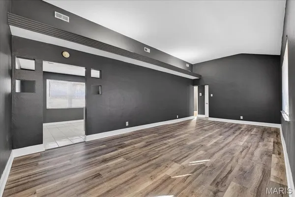 $189,900 | 10235 Midland Boulevard, Overland, MO 63114