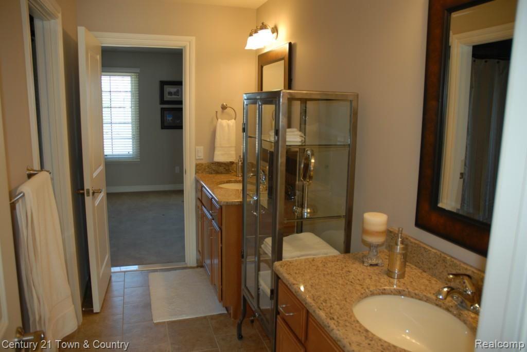 2947 South Addison Circle Rochester, MI 48306 - Photo 46 of 54 Jack and Jill Bath