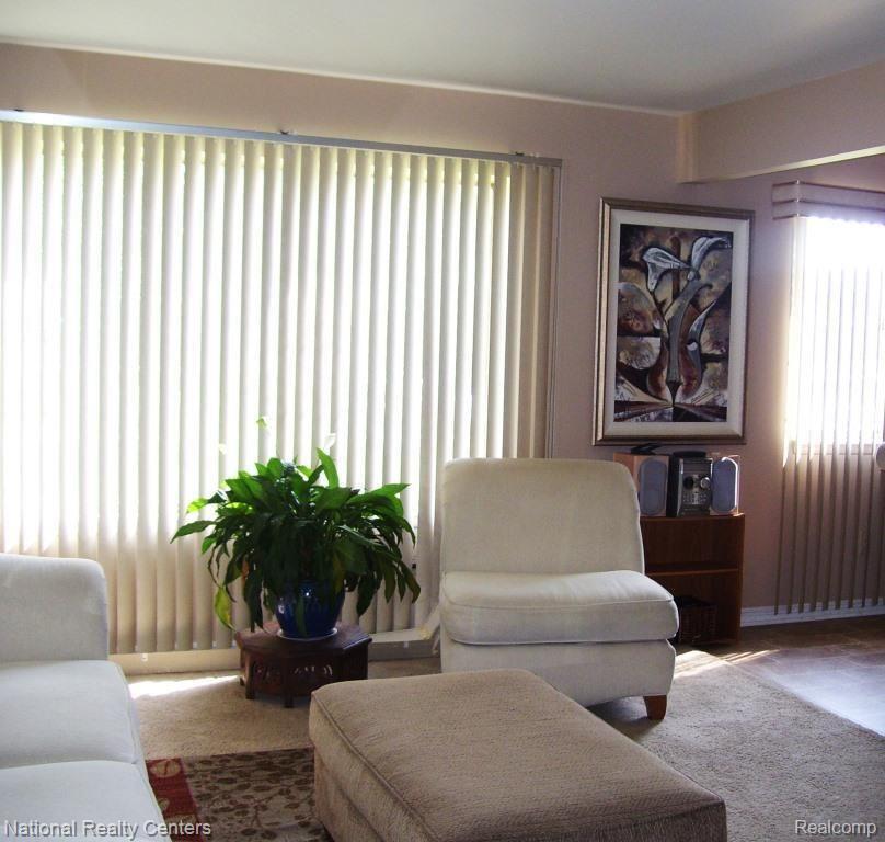19603 West 12 Mile Road, Unit 102 Southfield, MI 48076 - Photo 7 of 25 Liv Room.jpg