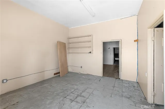 an empty room with closet