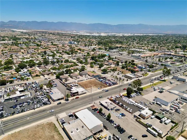 $3,500 | 16756 Foothill Boulevard, Fontana, CA 92335