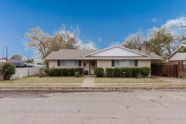 $200,000 | 663 6th Street, Honey Grove, TX 75446