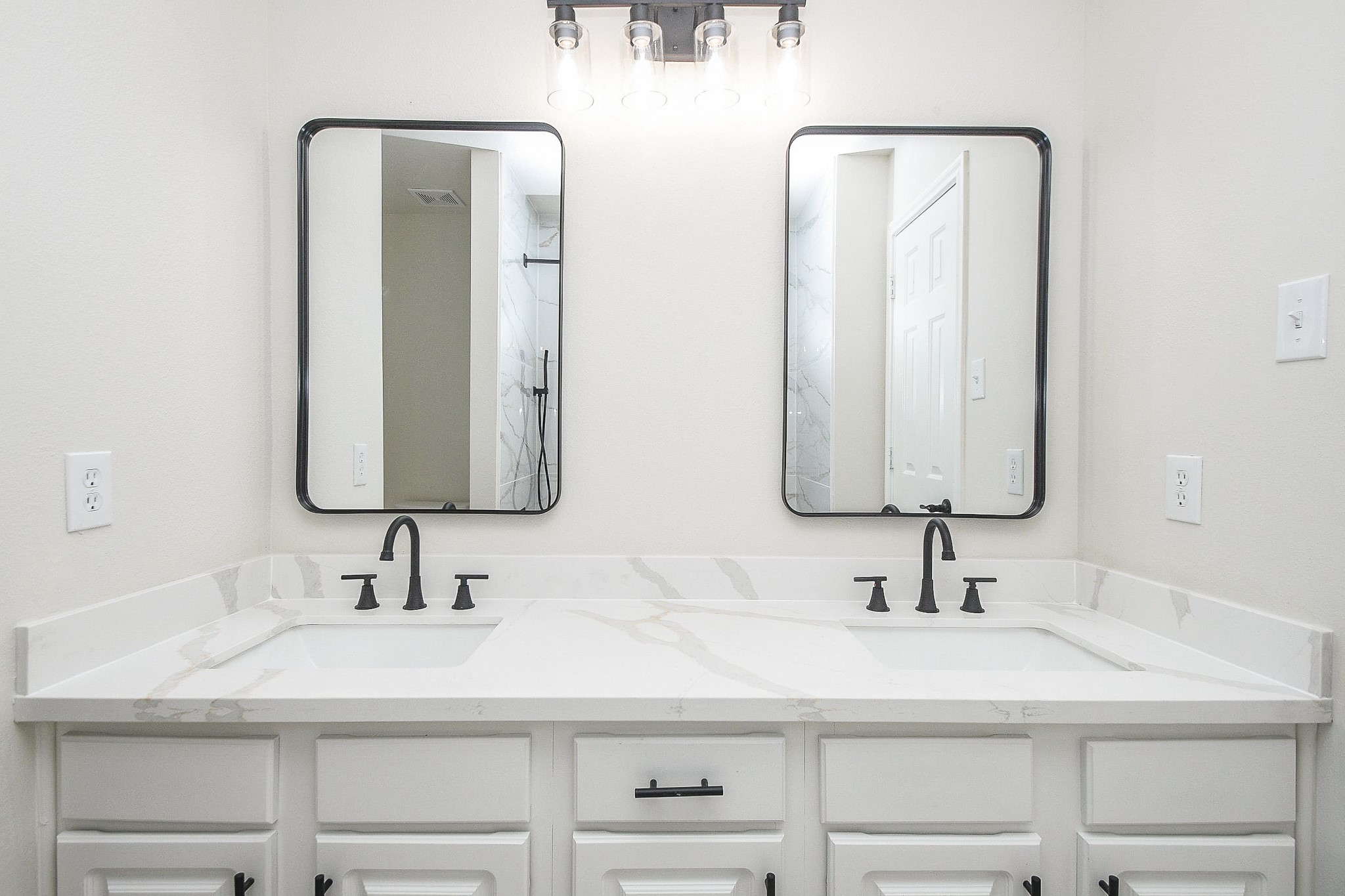 4810 Arbor Court Rosenberg, TX 77471 - Photo 17 of 20 a bathroom with double vanity sinks and a mirror