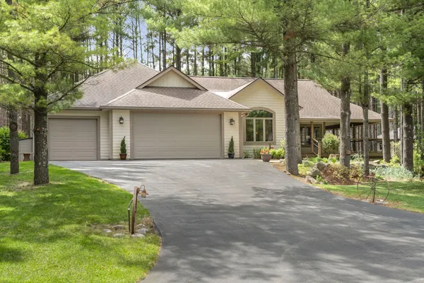 $515,000 | 7855 Indian Lore Road, Unit 20, Farmington, WI 53090