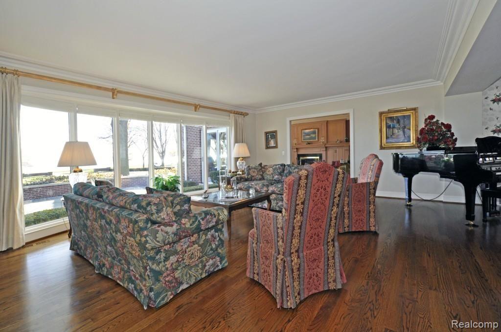 579 Lake Shore Road Grosse Pointe, MI 48236 - Photo 5 of 84 5.jpg