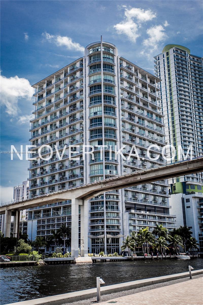 690 Southwest 1st Court, Unit PHI20 Miami, FL 33130 - Photo 21 of 21 front view of a large building