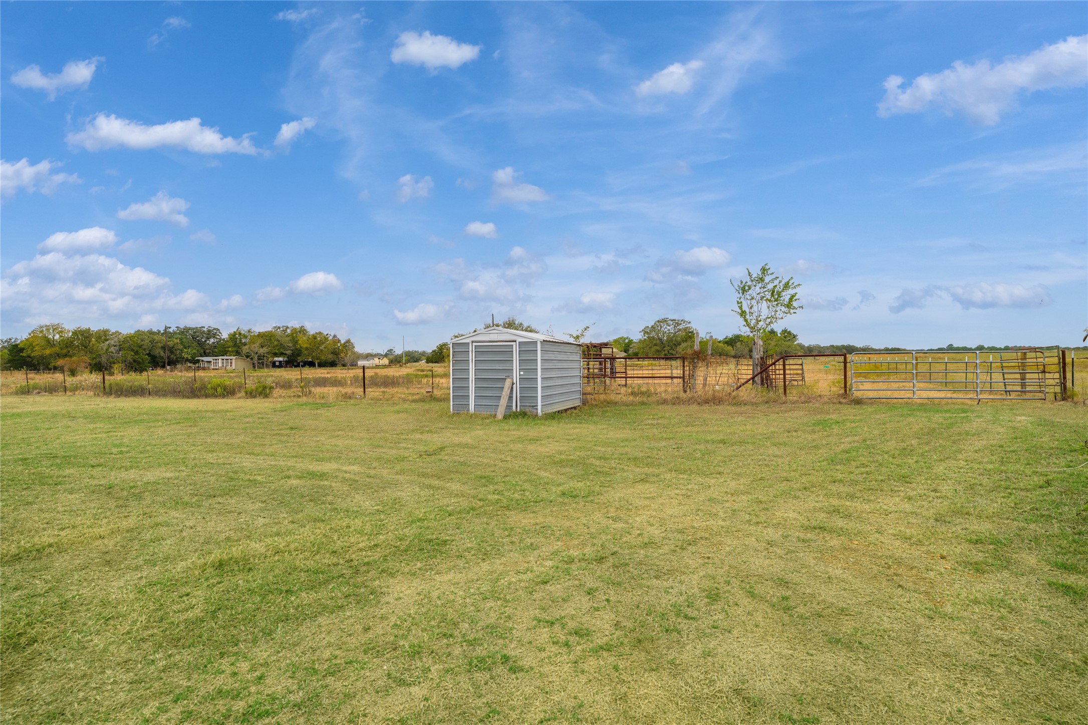 174 Easley Road Smithville, TX 78957 - Photo 16 of 28 a bathroom with a sink