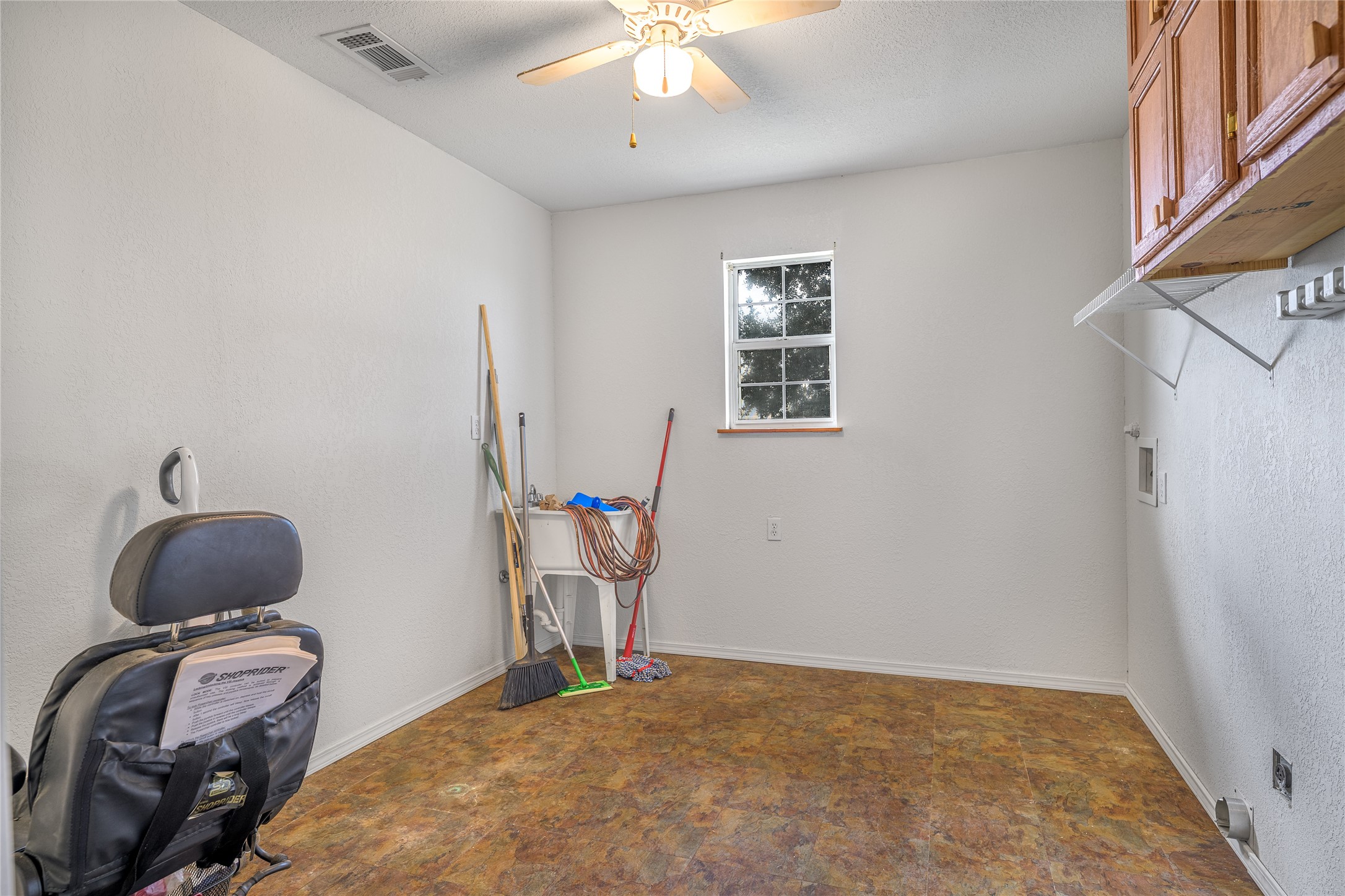 174 Easley Road Smithville, TX 78957 - Photo 28 of 28 a bedroom with bed and a window