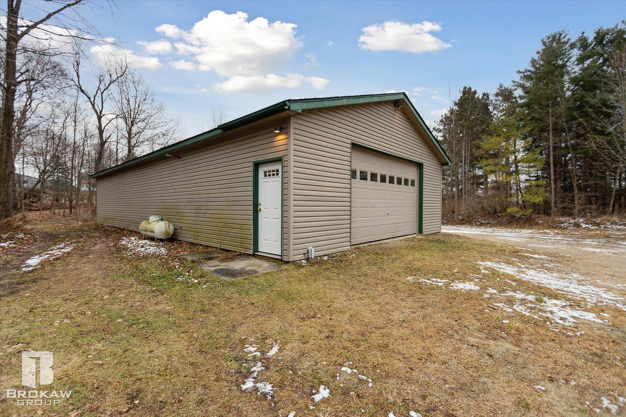 6063 Marathon Road Otter Lake, MI 48464 - Photo 17 of 69 50130321-99809b2a-9936-45f5-bd9c-fe5a1062dda3.JPG