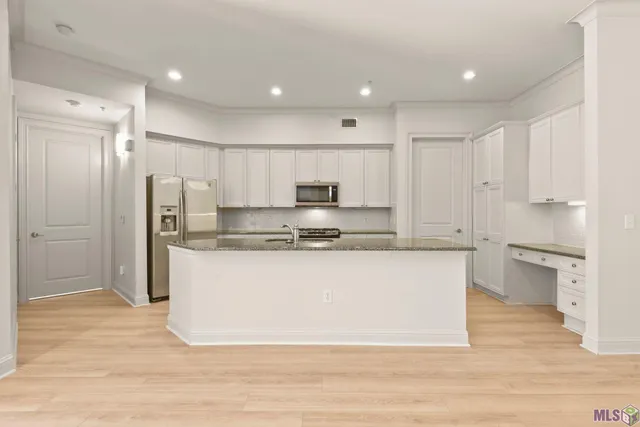 $3,000 | 998 Stanford Avenue, Unit 211, Baton Rouge, LA 70808