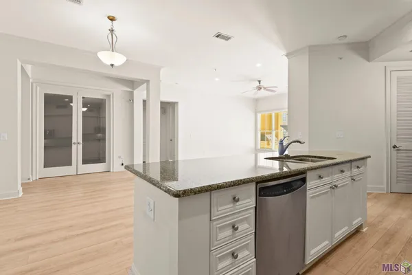 $3,000 | 998 Stanford Avenue, Unit 211, Baton Rouge, LA 70808