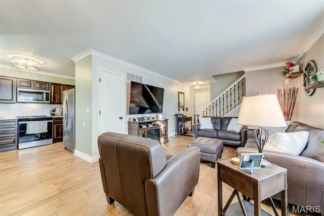 $274,900 | 1069 Big Bend Crossing Drive, Manchester, MO 63088