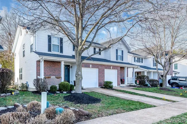 $274,900 | 1069 Big Bend Crossing Drive, Manchester, MO 63088