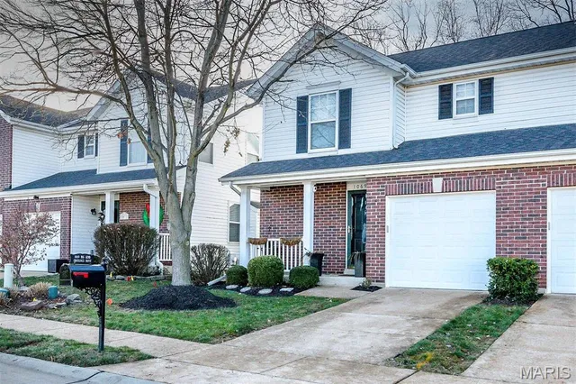 $274,900 | 1069 Big Bend Crossing Drive, Manchester, MO 63088