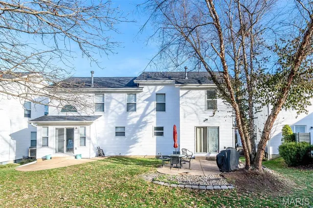 $274,900 | 1069 Big Bend Crossing Drive, Manchester, MO 63088