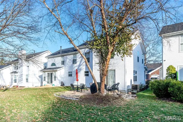 $274,900 | 1069 Big Bend Crossing Drive, Manchester, MO 63088