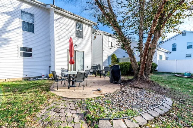 $274,900 | 1069 Big Bend Crossing Drive, Manchester, MO 63088