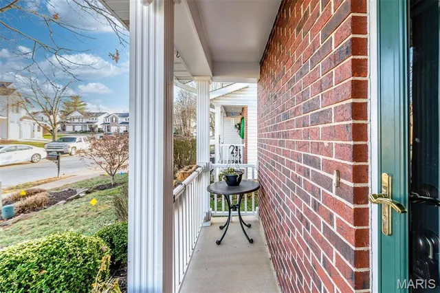 $274,900 | 1069 Big Bend Crossing Drive, Manchester, MO 63088