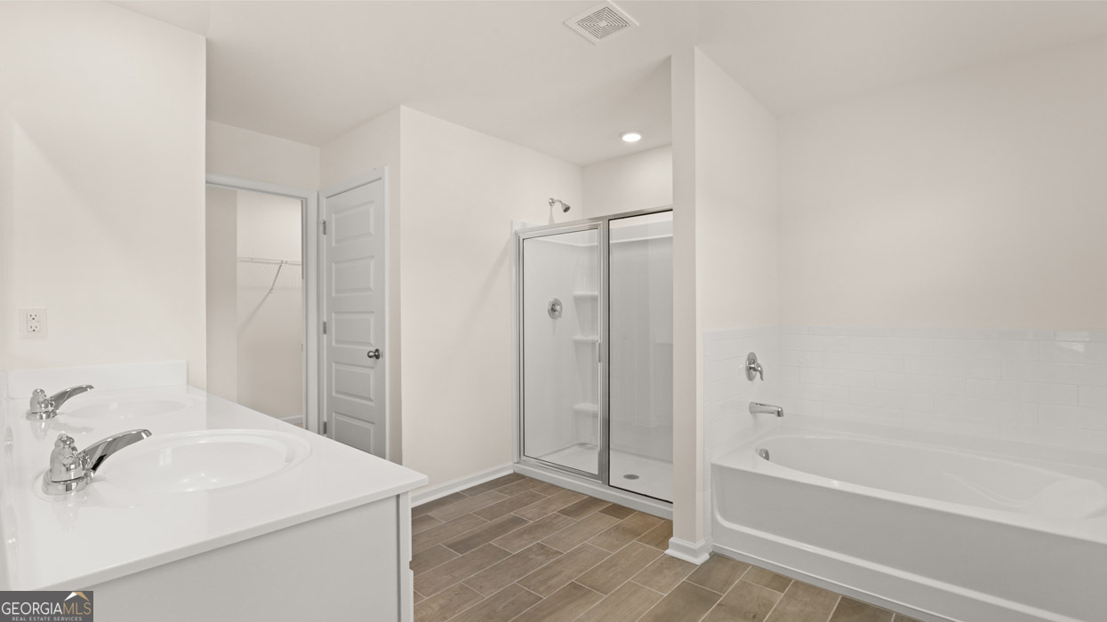 265 Sound Circle, Unit 152 Stockbridge, GA 30281 - Photo 20 of 54 a bathroom with a sink and a bathtub