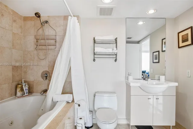 $4,100 | 1830 South Ocean Drive, Unit 4307, Hallandale Beach, FL 33009