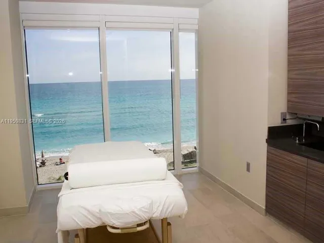 $4,100 | 1830 South Ocean Drive, Unit 4307, Hallandale Beach, FL 33009