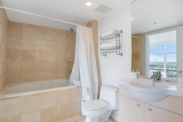 $4,100 | 1830 South Ocean Drive, Unit 4307, Hallandale Beach, FL 33009