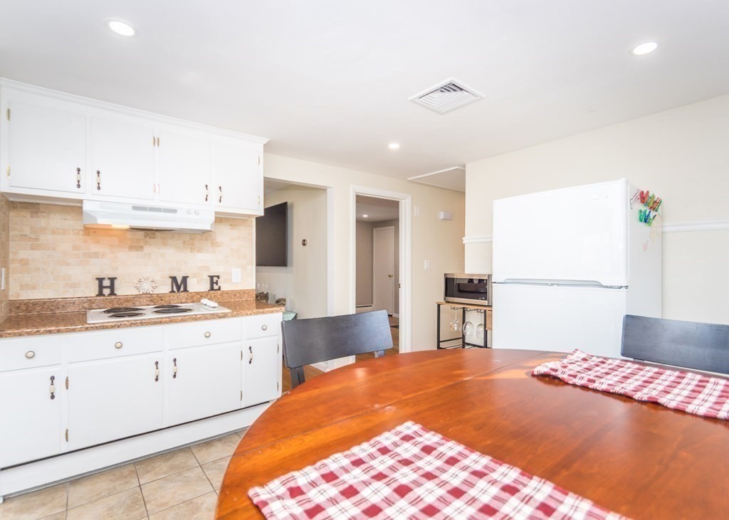 89 Pine Hill Circle Waltham, MA 02451 - Photo 8 of 32