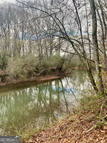 a view of an outdoor space