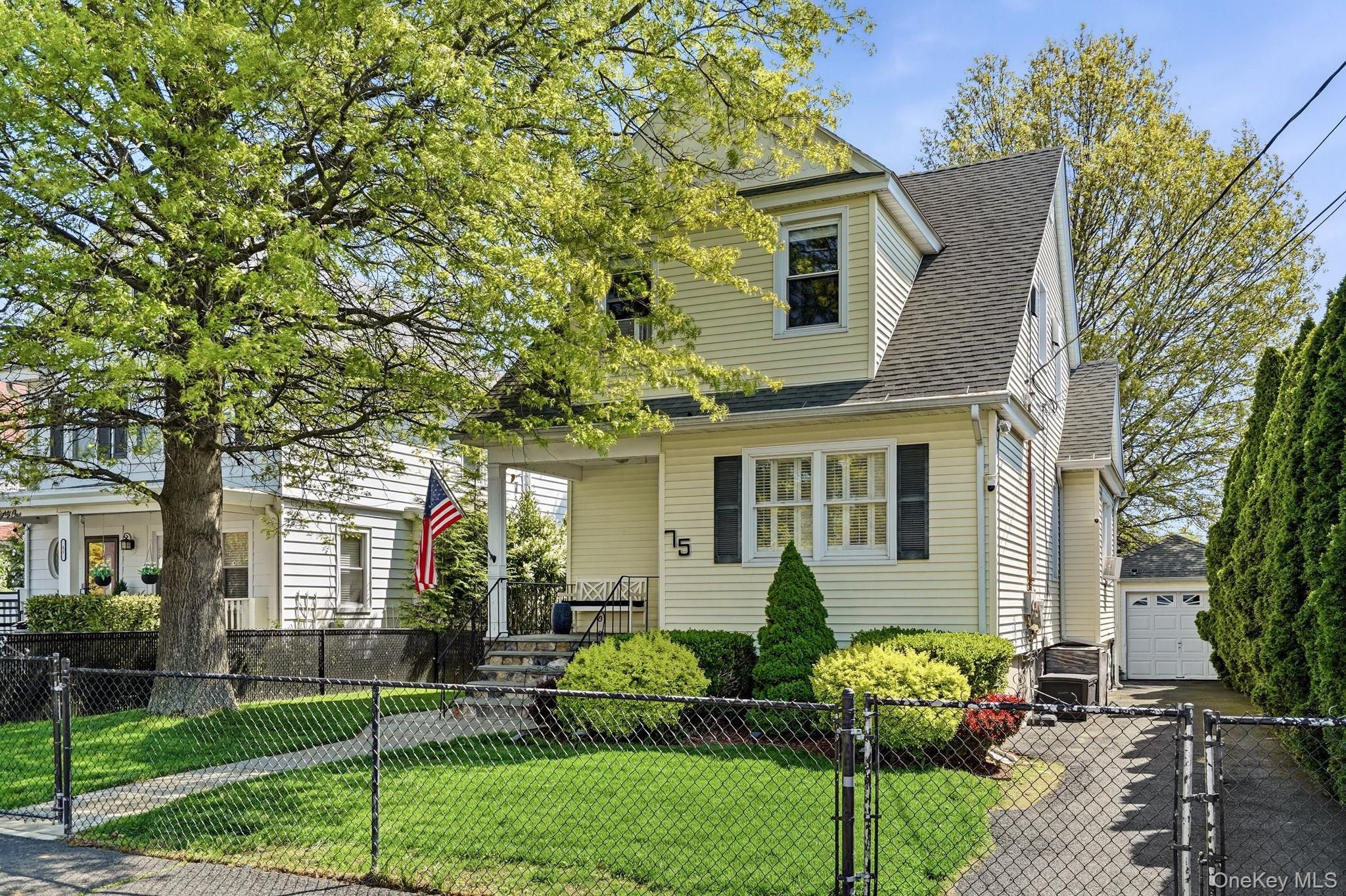 75 Hillcrest Avenue Rye Brook, NY 10573 - Photo 2 of 37