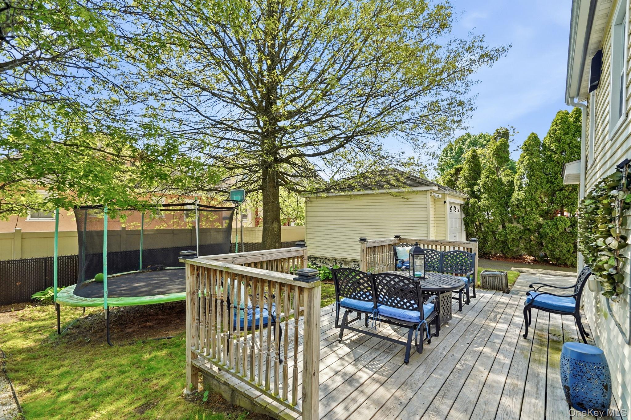 75 Hillcrest Avenue Rye Brook, NY 10573 - Photo 23 of 37