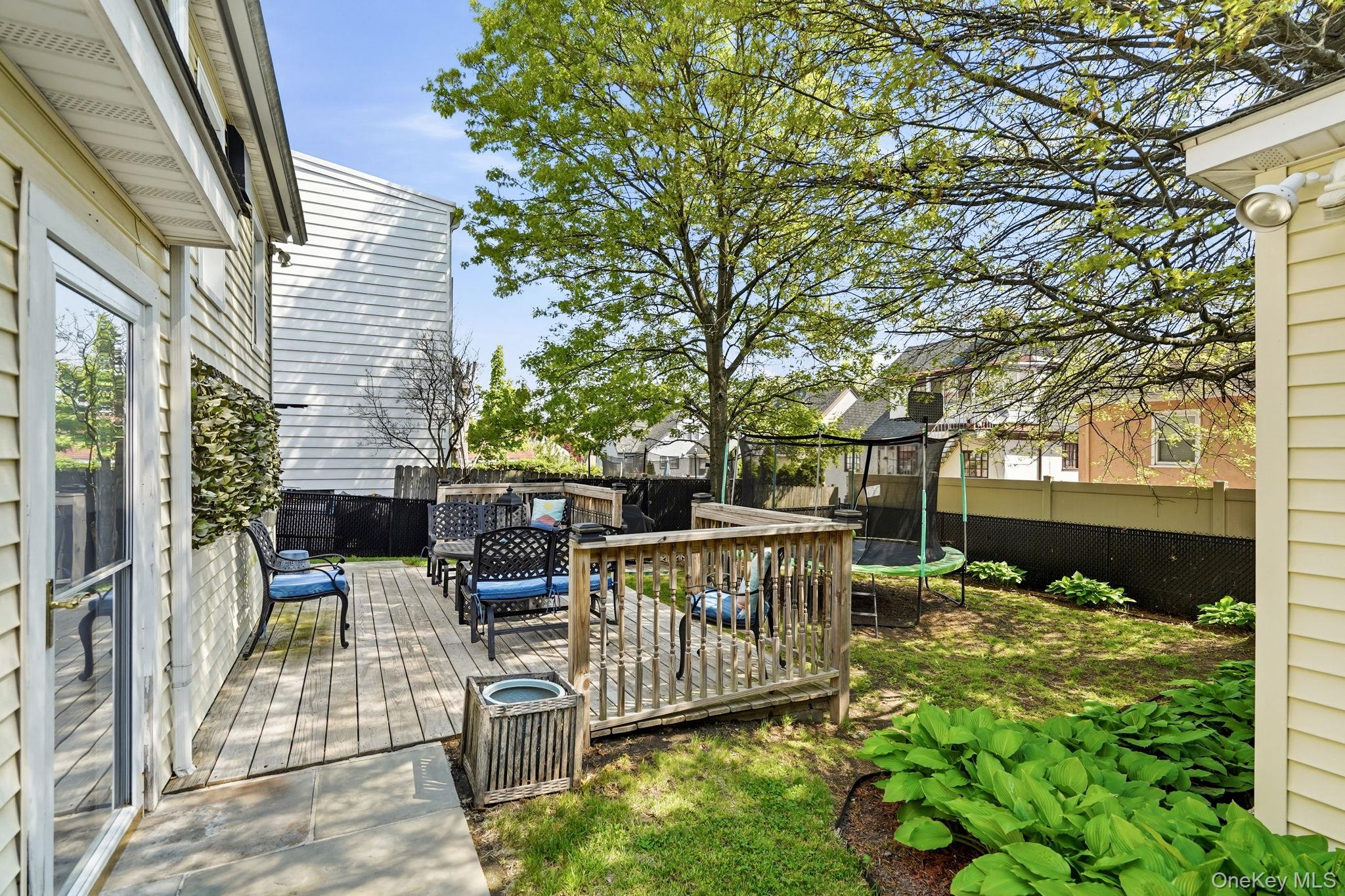 75 Hillcrest Avenue Rye Brook, NY 10573 - Photo 24 of 37