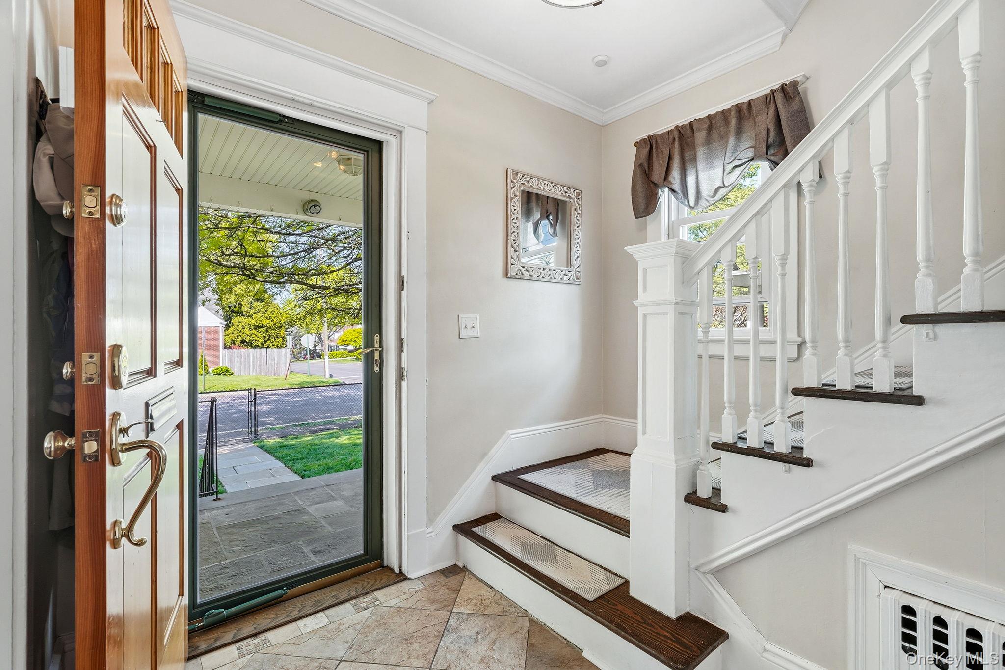 75 Hillcrest Avenue Rye Brook, NY 10573 - Photo 4 of 37