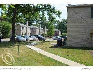 1943 Graefield Road, Unit 37 Birmingham, MI 48009 - Photo 10 of 12 parking.jpg