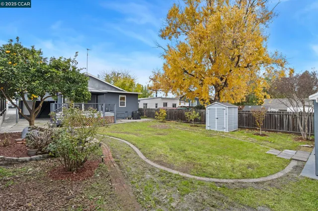 a view of a house with a backyard