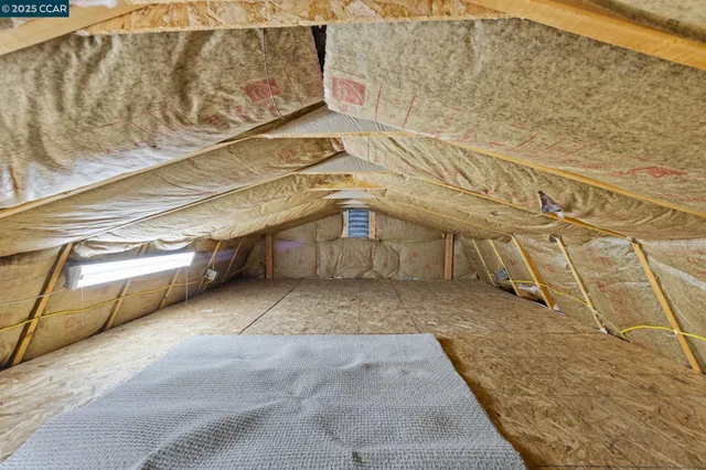 a view of entryway with a outdoor space