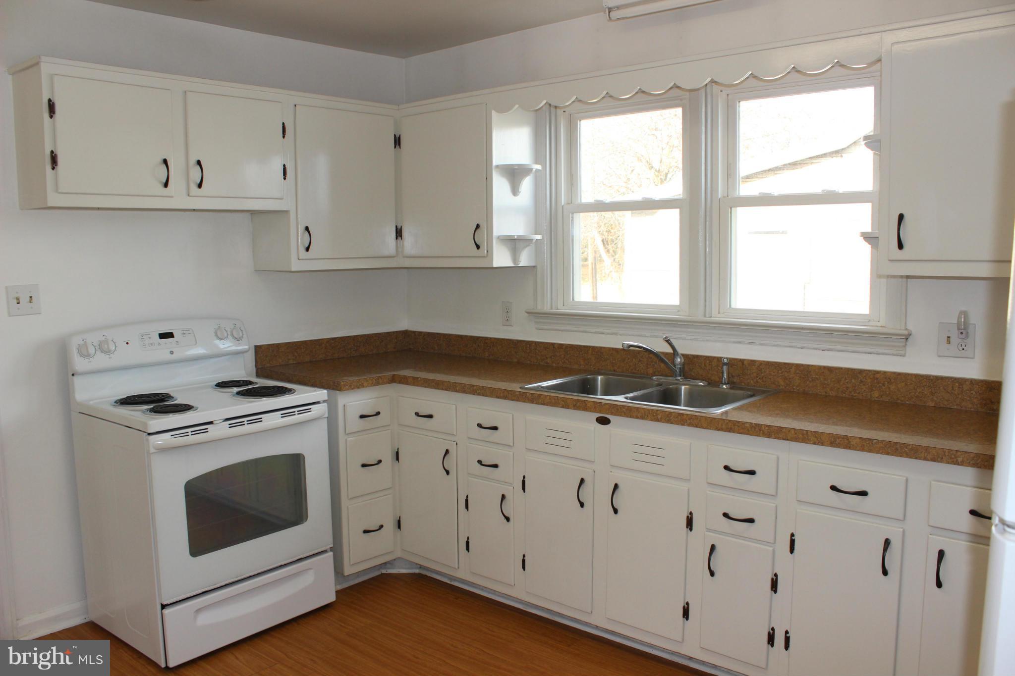 100 North Reymann Street Ranson, WV 25438 - Photo 7 of 16 Sunny Kitchen