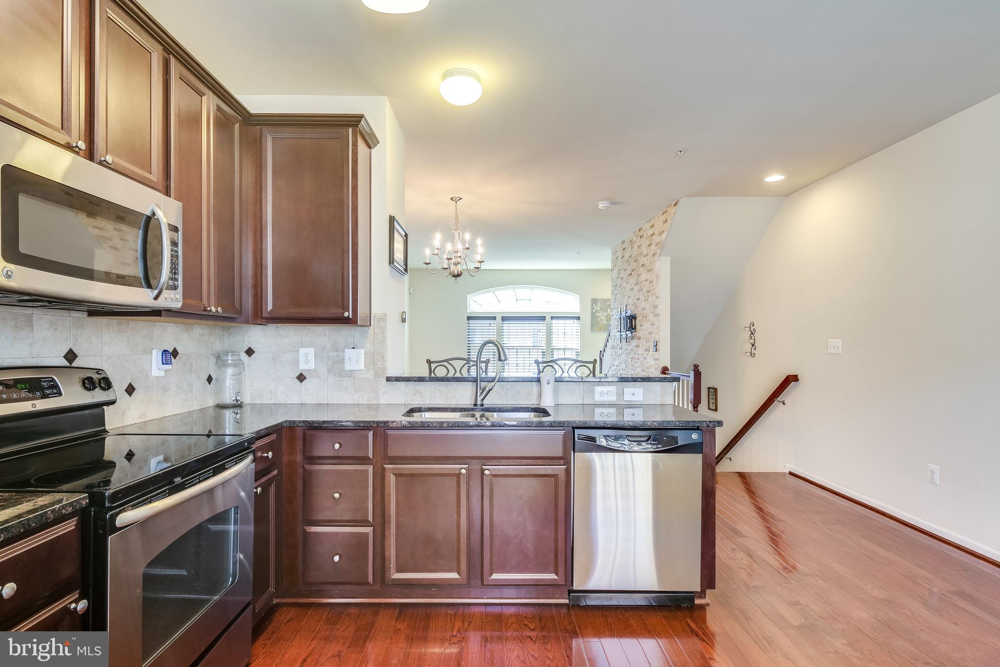 7227 Abbey Road Elkridge, MD 21075 - Photo 4 of 32 STAINLESS APPLIANCES & CHERRY HARDWOOD FLOOR